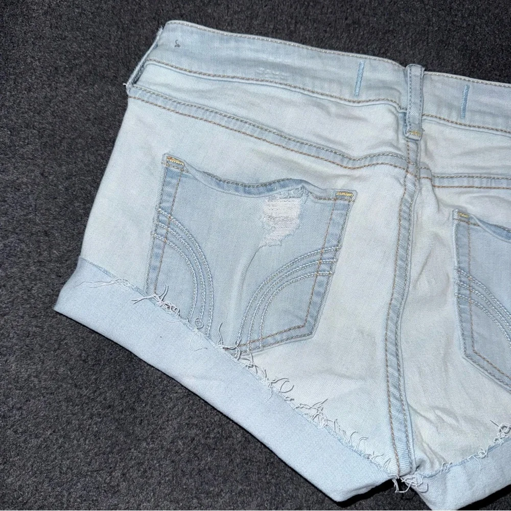 Hollister Low Rise Micro Mini Jean Shorts Light Wash Distressed y2k Sz 9 / 29